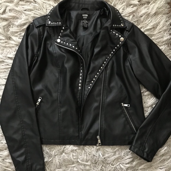 Jacket 🧥 - Picture 2 of 3